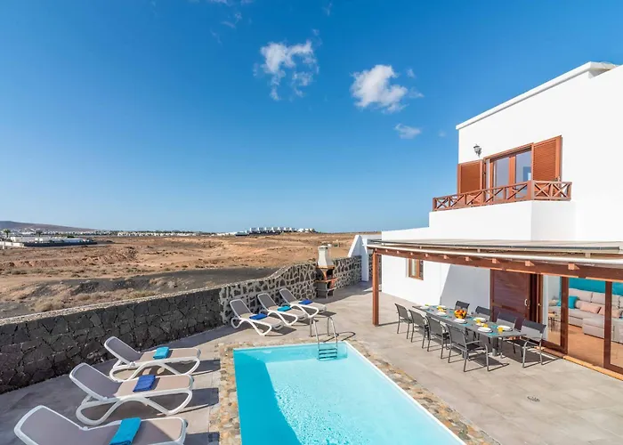 Bellisima Playa Blanca (Lanzarote)